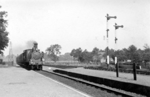F0316 Stoomtrein loopt Vorden binnen 1934